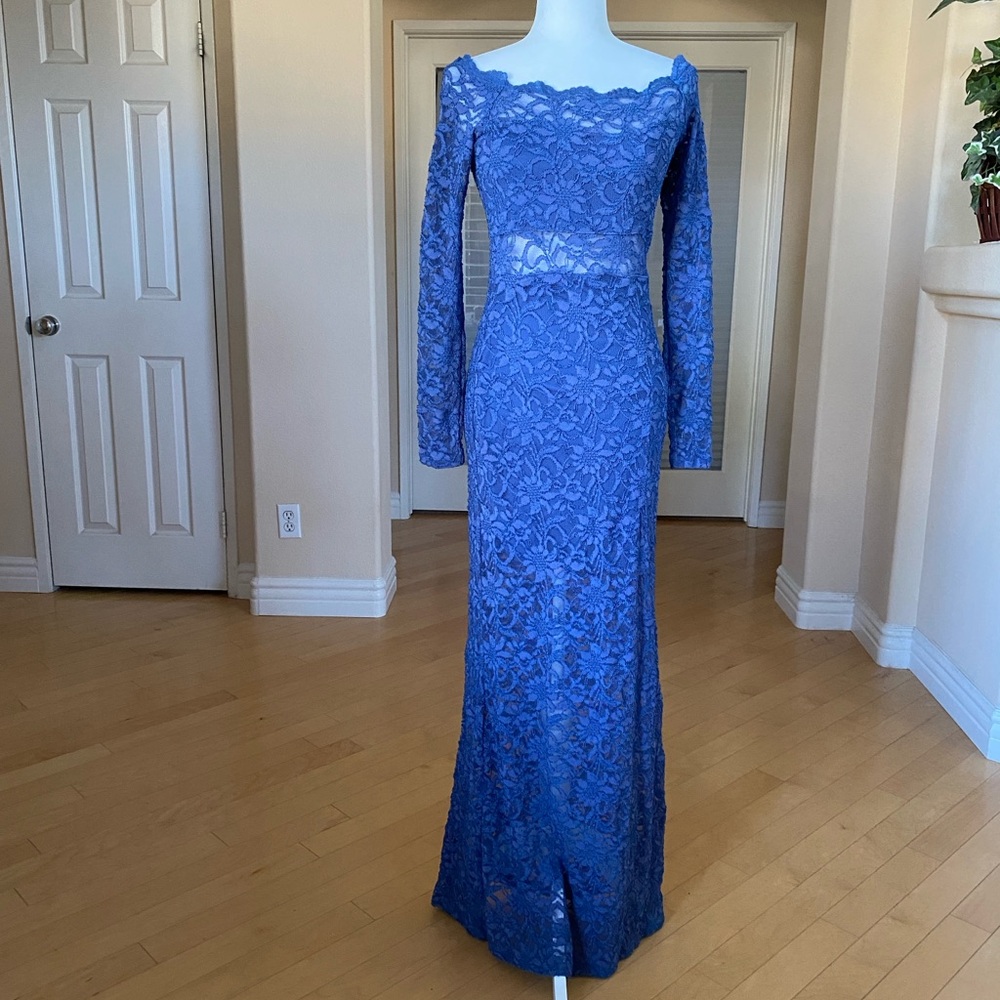 Elegant Blue Lace Stretch Evening Gown